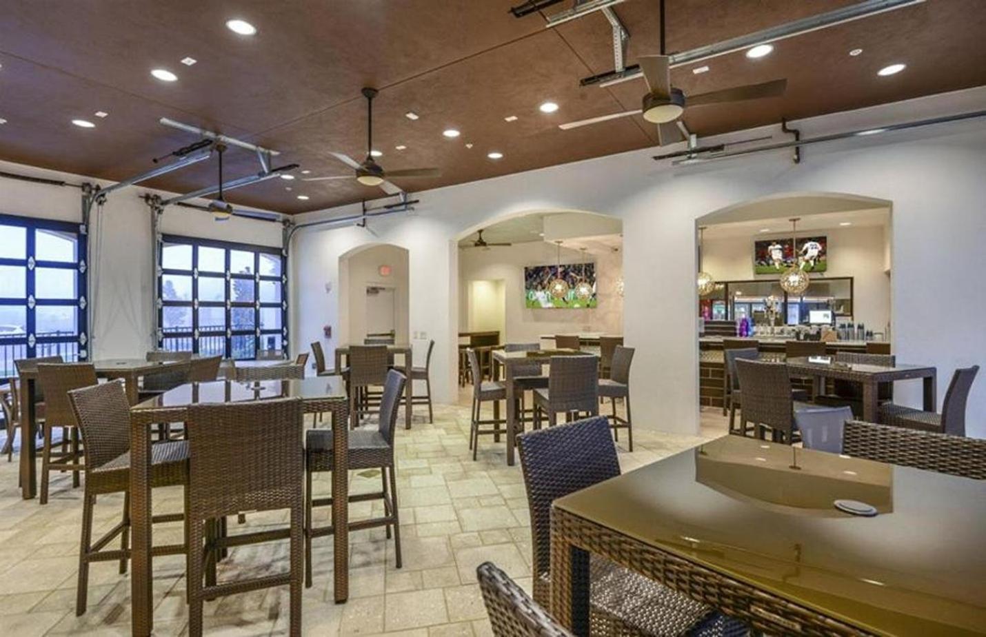 Casa de férias Townhome Wprivate Pool & Bbq, Near