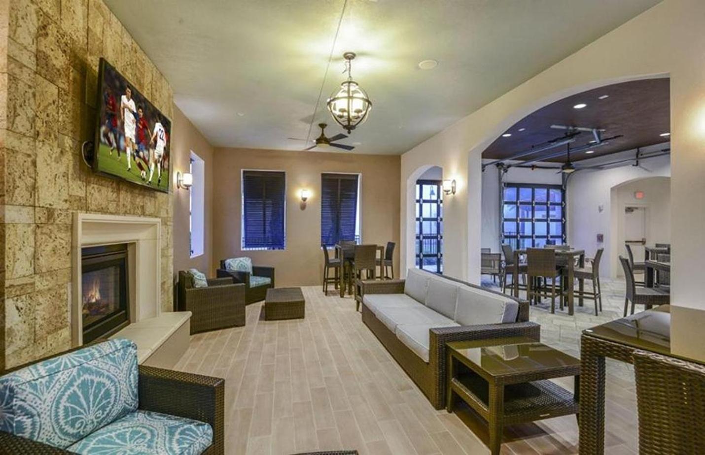 Townhome Wprivate Pool & Bbq, Near Casa de férias *